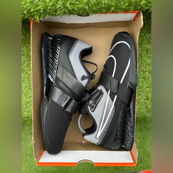 Nike Romaleos 4 Black Weightlifting Shoes
Gym Training Shoes Men's CrossFit 10.5 - Picture 5 of 9